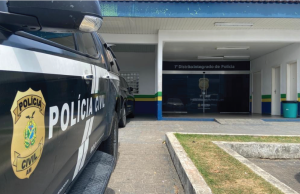 Policiais civis prendem homem suspeito de roubo a residências na Região Metropolitana de ManausEm um dos crimes, o suspeito levou aproximadamente R$ 100 mil. Policiais civis prendem homem suspeito de roubo a residências na Região Metropolitana de Manaus