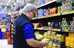 Procon-AM alerta consumidores sobre os perigos do greenwashingO termo refere-se às práticas que visam transmitir uma imagem falsa de sustentabilidade ao público. Procon-AM alerta consumidores sobre os perigos do greenwashing