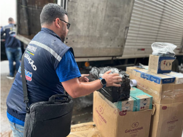 Procon-AM apreende 1.800 frascos de desodorantes sem procedência em Manaus Procon-AM apreende 1.800 frascos de desodorantes sem procedência em Manaus