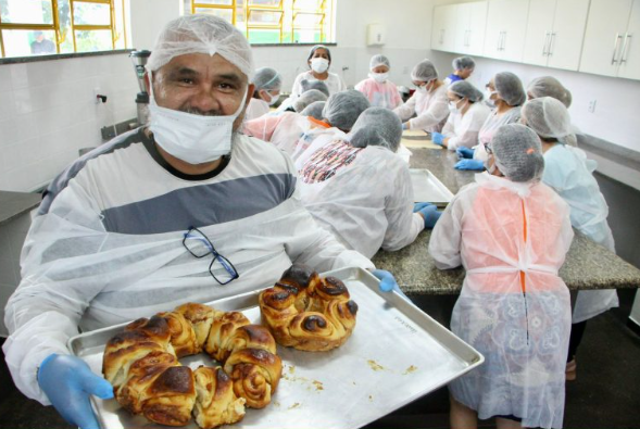 Projeto Padaria Artesanal retoma aulas no CECF Teonízia Lobo