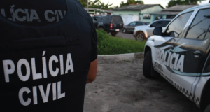 Em Envira, PC-AM prende membros da mesma família por coação de testemunha em caso de assalto à loja de celularesAs ameaças começaram após a prisão de um parente pelo crime, no qual foram levados 11 smartphones. Em Envira, PC-AM prende membros da mesma família por coação de testemunha em caso de assalto à loja de celulares