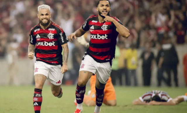 Flamengo supera o Fluminense e é bicampeão carioca Flamengo supera o Fluminense e é bicampeão carioca