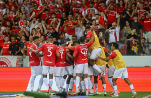 Inter vence o Caxias e garante vaga na final do Gauchão contra o Grêmio Inter vence o Caxias e garante vaga na final do Gauchão contra o Grêmio