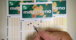 Mega-Sena sorteia neste sábado prêmio acumulado em R$ 10 milhõesApostas podem ser feitas até as 19h, horário de Brasília. Mega-Sena sorteia neste sábado prêmio acumulado em R$ 10 milhões