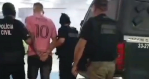 PC-AM prende quatro homens por descumprimento de medidas protetivas de urgência contra ex-companheirasUma das prisões contou com o apoio da 34ª Delegacia Interativa de Polícia (DIP) de Careiro Castanho. PC-AM prende homem com vários BOs por ameaçar, perseguir e descumprir a medida protetiva da ex-companheira