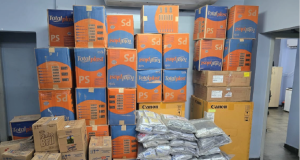 Polícia Civil prende homem em flagrante por receptação qualificada no bairro Cidade de DeusAutor era apontado como integrante de um grupo criminoso que aplicava golpes em empresas com cartões de crédito clonados. Polícia Civil prende homem por receptação qualificada no bairro Cidade de Deus