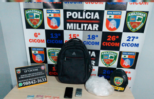 Polícia Militar prende em flagrante homem que levava drogas em mochilaAbordagem ao suspeito foi realizada durante patrulhamento ostensivo. Polícia Militar prende em flagrante homem que levava drogas em mochila