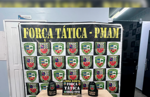 Polícia Militar prende jovem com porções e pinos de maconha, oxi e cocaínaO suspeito, que já possuía passagem pela polícia pelo crime de tráfico de drogas, foi preso após os PMs identificarem atividade suspeita. Polícia Militar prende jovem com porções e pinos de maconha, oxi e cocaína