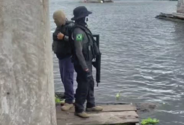 Polícias Civil e Militar deflagram operação e prendem 12 ‘Piratas de Rio’ envolvidos em roubos e furtos em Tefé Polícias Civil e Militar deflagram operação e prendem 12 ‘Piratas de Rio’ envolvidos em roubos e furtos em Tefé