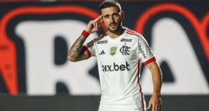 Brilho de Arrascaeta e decisão de Bruno Henrique garantem vitória do Flamengo sobre o Vitória Brilho de Arrascaeta e decisão de Bruno Henrique garantem vitória do Flamengo sobre o Vitória