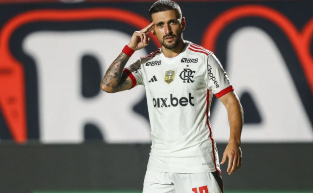 Brilho de Arrascaeta e decisão de Bruno Henrique garantem vitória do Flamengo sobre o Vitória Brilho de Arrascaeta e decisão de Bruno Henrique garantem vitória do Flamengo sobre o Vitória