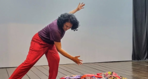 Espetáculo de dança “Ancestrais” estreia em Manaus com reflexões sobre identidade e resistênciaObra solo de Cléia Alves percorre espaços culturais e quilombolas do Amazonas. Espetáculo de dança “Ancestrais” estreia em Manaus com reflexões sobre identidade e resistência