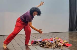 Espetáculo de dança “Ancestrais” estreia em Manaus com reflexões sobre identidade e resistênciaObra solo de Cléia Alves percorre espaços culturais e quilombolas do Amazonas. Espetáculo de dança “Ancestrais” estreia em Manaus com reflexões sobre identidade e resistência