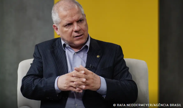 Justiça determina afastamento do presidente do INSS Justiça determina afastamento do presidente do INSS