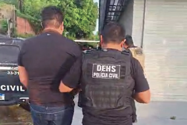 PC-AM prende homem condenado a 10 anos de reclusão em regime fechado por m@tar amigo a fac@das no bairro Flores PC-AM prende homem condenado a 10 anos de reclusão em regime fechado por m@tar amigo a fac@das no bairro Flores
