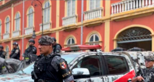 Polícia Militar em ação conjunta captura foragido da Justiça no Distrito IndustrialHomem foi preso após ser localizado com base em informações do setor de inteligência. Polícia Militar em ação conjunta captura foragido da Justiça no Distrito Industrial