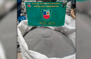 Polícia Militar flagra depósito clandestino com substância tóxicaO responsável não possuía a Licença de Operação para exercer o tipo de processo que vinha sendo efetuado. Polícia Militar flagra depósito clandestino com substância tóxica