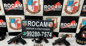 Polícia Militar prende dupla e apreende cinco @rmas de fogo e mais de 90 muniçõ3sUm dos homens estava foragido da Justiça; o outro confessou que era pago por traficantes para guardar o material. Polícia Militar prende dupla e apreende cinco @rmas de fogo e mais de 90 muniçõ3s