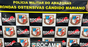 Polícia Militar prende homem com motocicleta adulterada, na zona lesteA motocicleta estava com a placa coberta por uma fita isolante. Polícia Militar prende homem com motocicleta adulterada, na zona leste
