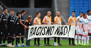 Racismo no futebol cresce, apesar de campanhas, alerta ObservatórioMapeamento feito no ano passado mostrou que casos estão em alta. Racismo no futebol cresce, apesar de campanhas, alerta Observatório