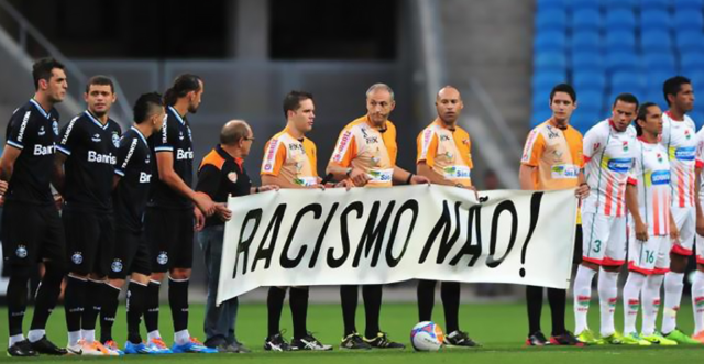 Racismo no futebol cresce, apesar de campanhas, alerta Observatório 2 Racismo no futebol cresce, apesar de campanhas, alerta Observatório