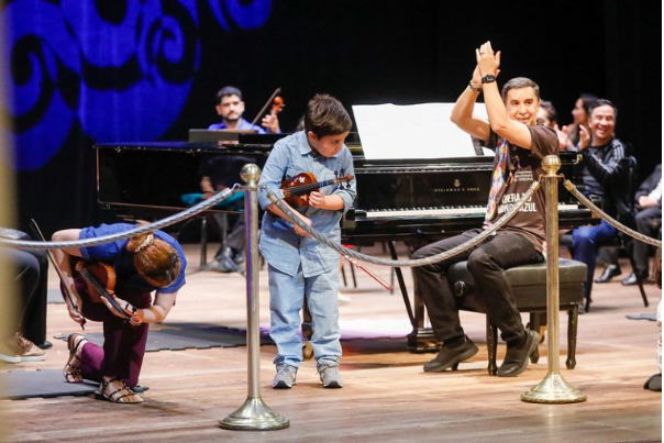 Teatro Amazonas vive noite de inclusão com a Ópera no Mundo Azul