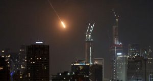 Cessar-fogo entre Israel e Irã permanece e entra no segundo diaTrump diz que cessar-fogo tem sido eficaz e acredita que ofensiva dos EUA fez programa nuclear do Irã regredir décadas Cessar-fogo entre Israel e Irã