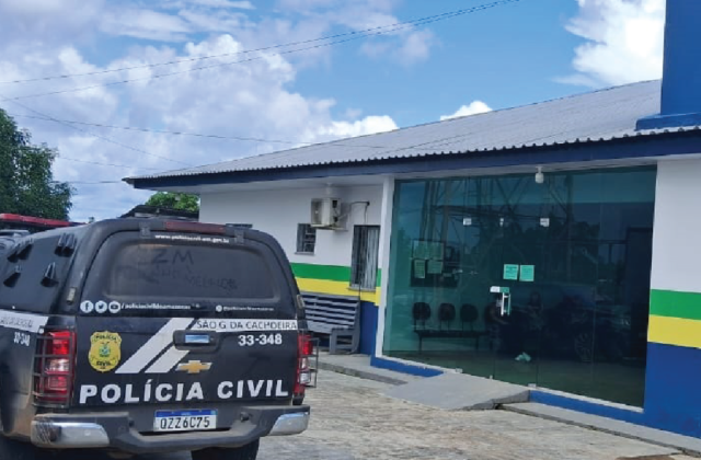 Em São Gabriel da Cachoeira, PC-AM e GCM prendem homem que roubou jovem em via pública Em São Gabriel da Cachoeira, PC-AM e GCM prendem homem que roubou jovem em via pública