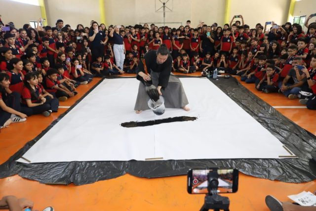 Escola Estadual Bilíngue Djalma Batista recebe visita de artista japonês Kamari Maeda 3 Escola Estadual Bilíngue Djalma Batista recebe visita de artista japonês Kamari Maeda