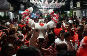 Festival de Parintins 2025: Ladainha do Boi Garantido toma as ruas de Parintins em celebração de fé e tradiçãoA celebração marca o aniversário do Boi Garantido e mantém viva a promessa de Lindolfo Monteverde. Festival de Parintins 2025 Ladainha do Boi Garantido toma as ruas de Parintins em celebração de fé e tradição