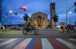 Festival de Parintins 2025: Amazonastur lança roteiro especial para turistas de primeira viagemExperiência reúne sabores típicos, cultura popular e o encanto dos bois-bumbás.