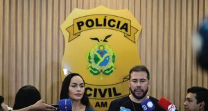 Homem que circulava com o corpo do pai idoso no Centro de Manaus é preso por ameaçar e injuriar a ex-namoradaAs circunstâncias da morte do idoso estão sendo investigadas pela DEHS. Homem que circulava com o corpo do pai idoso no Centro de Manaus é preso por ameaçar e injuriar a ex-namorada