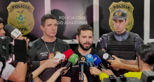 Polícia Civil apura caso de homem que circulava com o pai morto em cadeira de rodas em ManausO filho foi detido pela Polícia Militar do Amazonas. Polícia Civil apura caso de homem que circulava com o pai morto em cadeira de rodas em Manaus