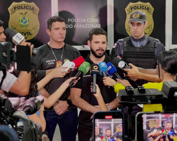 Polícia Civil apura caso de homem que circulava com o pai morto em cadeira de rodas em Manaus 1 Polícia Civil apura caso de homem que circulava com o pai morto em cadeira de rodas em Manaus