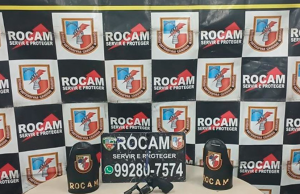 Polícia Militar prende dupla armada e recupera motocicleta roubada na zona lesteUm dos presos era foragido da Justiça; com a dupla foi encontrada uma arma de fogo, munições, celulares e uma motocicleta. Polícia Militar prende dupla armada e recupera motocicleta roubada na zona leste