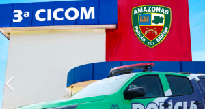 Polícia Militar resgata três crianças vítimas de abandono em ManausApós denúncia, as crianças, de 9 meses, 2 e 4 anos, foram encontradas sozinhas em situação de vulnerabilidade em uma residência no bairro Petrópolis. Polícia Militar resgata três crianças vítimas de abandono em Manaus