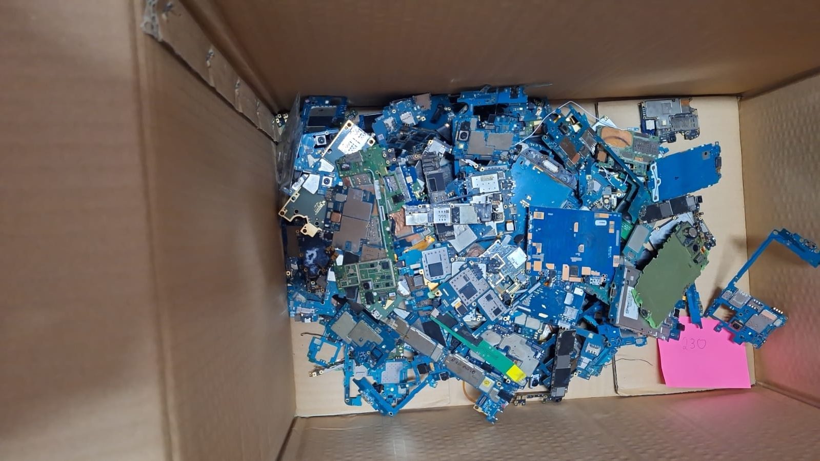 RecuperaFone PC-AM prende dupla em “laboratório” de desmanche de celulares no Centro de Manaus