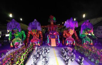 Batalha dos bois-bumbás marca a última noite do 67º Festival Folclórico do Amazonas bois-bumbás