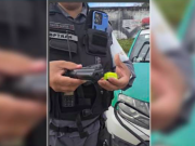 Polícia Militar prende homem com arm@ falsa e muniçã0 na zona oeste Polícia Militar prende homem com arm@ falsa e muniçã0 na zona oeste