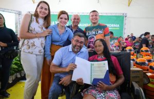 Governador Wilson Lima entrega 150 novos títulos definitivos de propriedade em Novo Airão Governador Wilson Lima