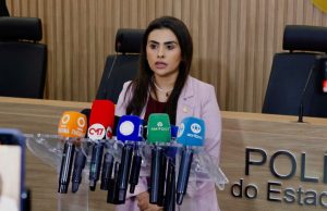 PC-AM prende mãe e padrasto por estupro de vulnerável contra a adolescenteA vítima relatou que já foi abusada sexualmente pelo ex-padrasto e pelo próprio irmão PC-AM DELEGADA JULIANA