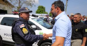 Governador Wilson Lima reforça segurança em Novo Airão com novas viaturasCom a entrega em Novo Airão, governo já destinou 124 viaturas para municípios do interior Governador Wilson Lima reforça segurança em Novo Airão