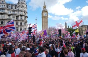 ‘Unir o Reino’: protesto da direita radical contra imigração reúne mais de 100 mil em Londres protesto da direita radical contra imigração reúne mais de 100 mil em Londres