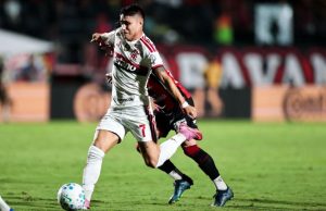 Flamengo perde para o Vitória em Salvador e dá adeus à Copa do BrasilEquipe carioca domina parte do confronto, cria oportunidades, mas sofre derrota por 2 a 0 no Barradão e é eliminada da competição Flamengo perde para o Vitória