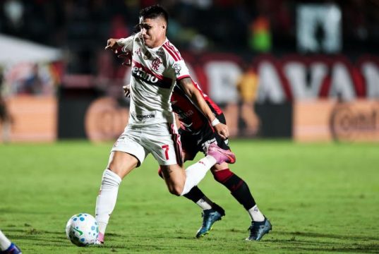 Flamengo perde para o Vitória em Salvador e dá adeus à Copa do Brasil Flamengo perde para o Vitória