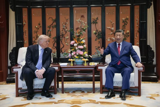 Trump destaca proximidade com Xi Jinping durante visita oficial à China Trump destaca proximidade com Xi Jinping durante visita oficial à China
