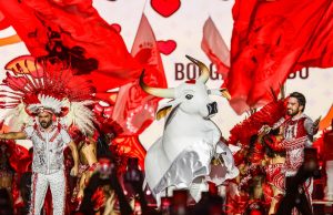 Bumbá Beat estreia no Arena Planeta Boi com toadas antológicas de Caprichoso e GarantidoReleituras de clássicos dos anos 90 ganham novos arranjos com timbres eletrônicos da música pop internacional, criando uma atmosfera entre nostalgia e modernidade