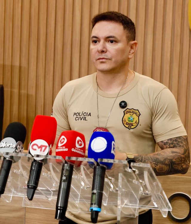 PCAM_DELEGADO CHARLES ARAÚJO_FOTO ERLON RODRIGUES PC-AM prende homem por envolvimento em diversos roubos a ônibus planejados por grupo criminoso