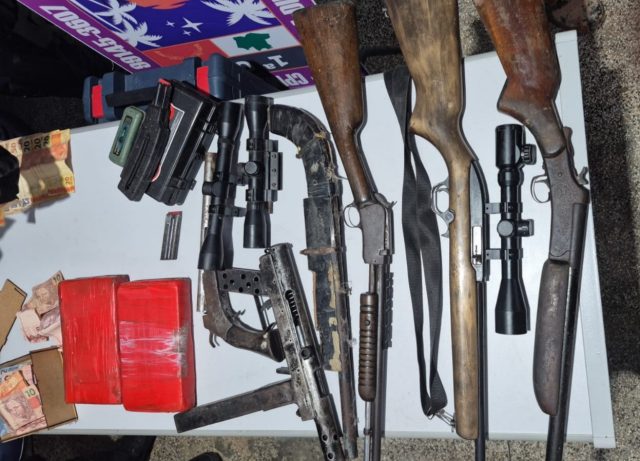 Operação Segurança Presente: Forças de Segurança apreendem armamentos de grosso calibre, drogas e prendem quatro suspeitos em Codajás