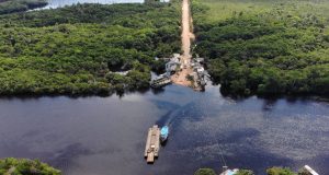Ipaam libera canteiro de obras para ponte no “trecho do meio” da BR-319Estrutura vai viabilizar construção da ponte sobre o rio Igapó-Açu, onde travessia ainda é feita por balsa. Ipaam libera canteiro de obras para ponte no “trecho do meio” da BR-319